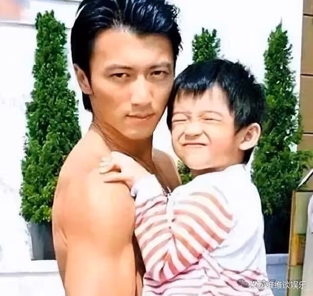 謝霆鋒小兒子驚現!比哥哥更吸睛,謝振南竟是隱藏的星味小子