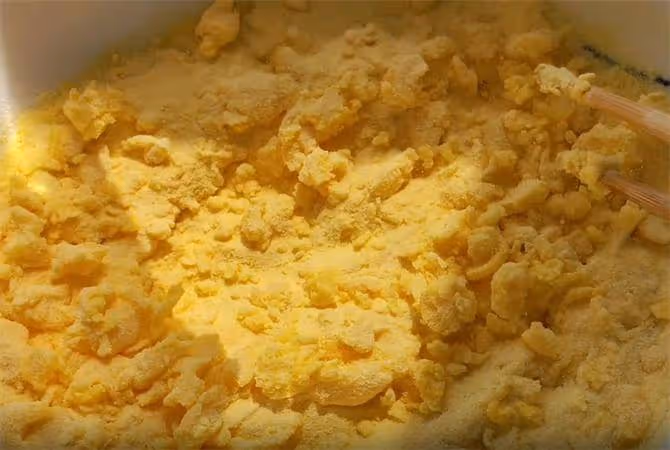 玉米面這樣做全家都愛吃,開水一燙,手不沾面,鬆軟細膩又健康