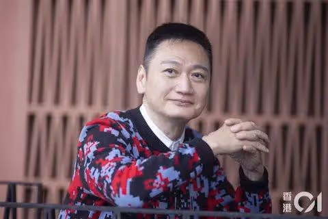 前TVB男星爆港圈秘聞,曾有男一拒絕續約,被安排去處境劇做侍應