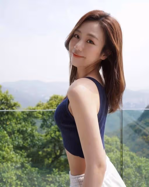 火速上位!27歲TVB小花與47歲視帝演情侶,網友贊兩人CP感十足