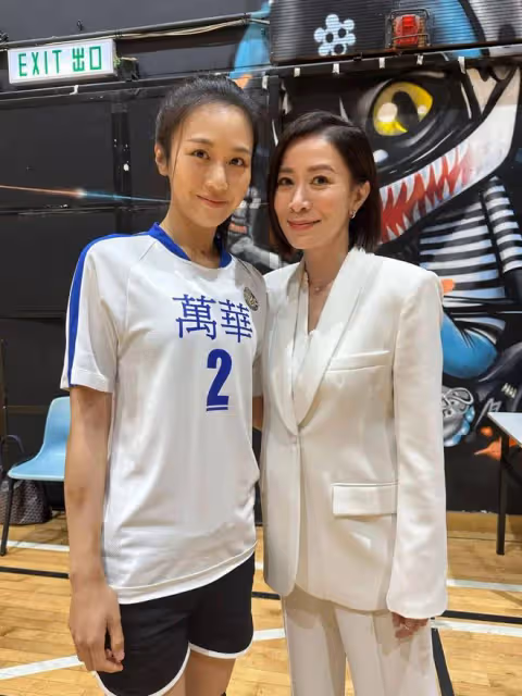 火速上位!27歲TVB小花與47歲視帝演情侶,網友贊兩人CP感十足