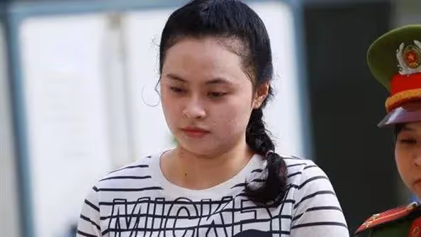 回顧:越南在逃毒梟戀上越南網紅,被判死刑後,二人法庭熱吻告別