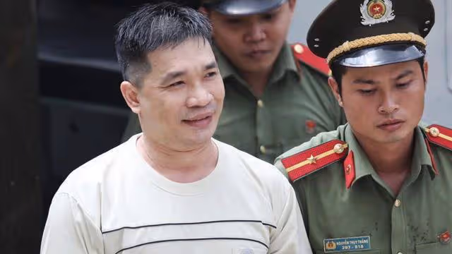 回顧:越南在逃毒梟戀上越南網紅,被判死刑後,二人法庭熱吻告別