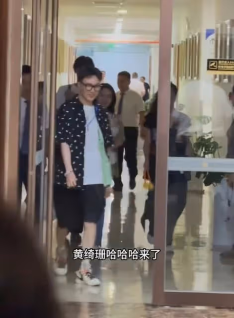 前TVB視後遇粉絲簽名扭頭無視,又被質疑耍大牌!現場還原真相