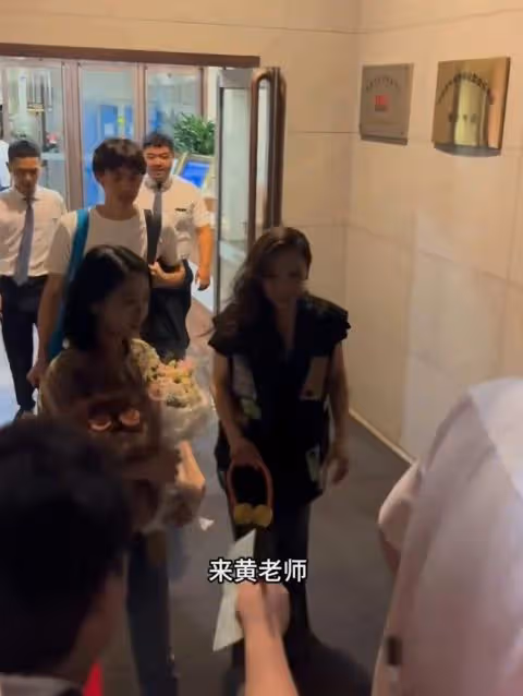 前TVB視後遇粉絲簽名扭頭無視,又被質疑耍大牌!現場還原真相