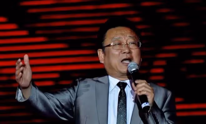 蔣大為近照曝光,77歲染髮仍兩鬢斑白,脖子皺紋多好老,嗓子變差