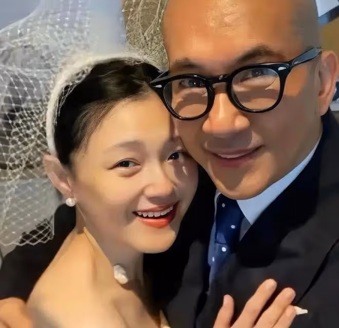 炸裂！汪小菲青島酒店跟台灣一樣掛串大珍珠，網友：光頭嫂哭暈了