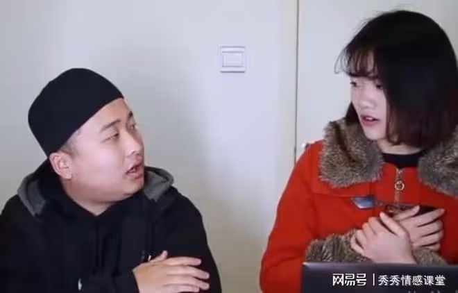 女同事找我借錢,我把5萬轉給了她,兩個月後她找上門要做我女友