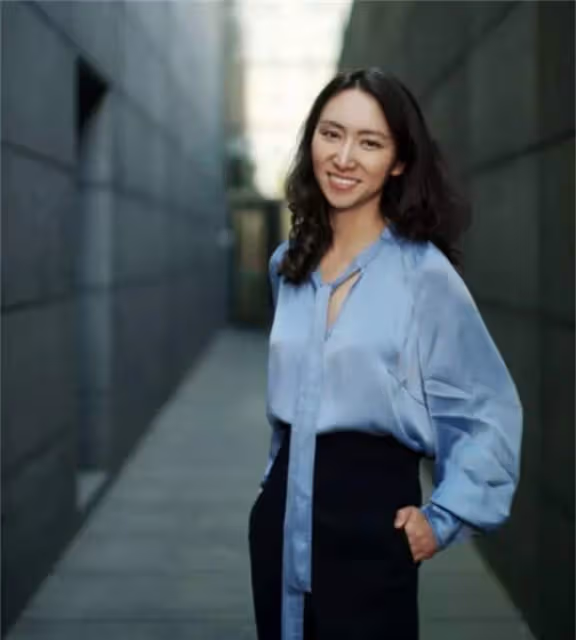 「清華才女」李一諾18歲保送清華,四年生3個娃,替世界首富花錢