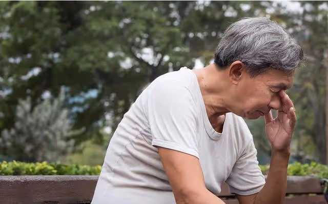 回顧晚年不能自理時,怎樣才能舒服度過餘生?聰明的老人如此解決