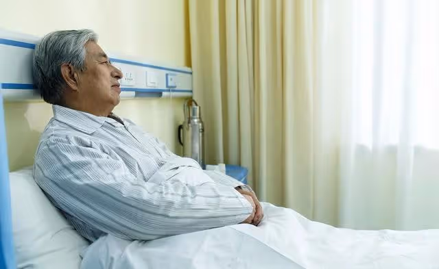 回顧晚年不能自理時,怎樣才能舒服度過餘生?聰明的老人如此解決
