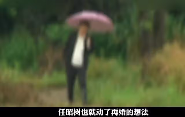 鄉村老漢有兩老婆，同住一屋檐，兩個女人竟都有「合法結婚證」