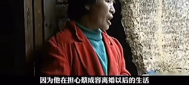 鄉村老漢有兩老婆,同住一屋檐,兩個女人竟都有「合法結婚證」