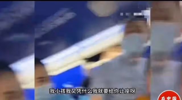 回顧飛機上老太太換位不成罵女子,女子反應絕了,千字文章說後續