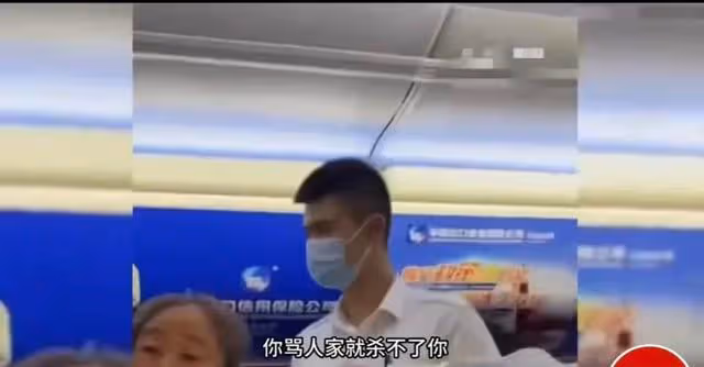回顧飛機上老太太換位不成罵女子,女子反應絕了,千字文章說後續