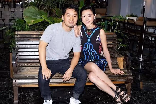 曝萬茜老公出軌!帶美女回酒店過夜,萬茜曾對婚姻失望,近照憔悴