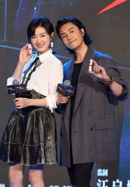 曝萬茜老公出軌!帶美女回酒店過夜,萬茜曾對婚姻失望,近照憔悴