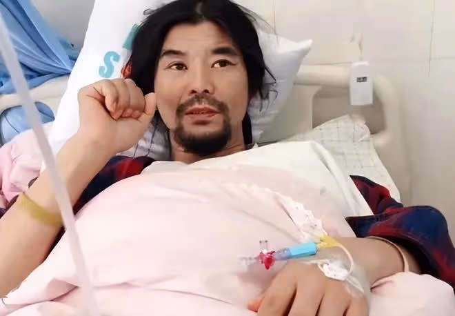 麵筋哥病情復發:已經瘦到只剩皮包骨,躺在病房裡接受治療