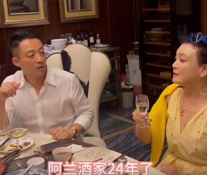 張蘭向小梅說創業經歷,婆媳相互敬酒,一起助力汪小菲做事業