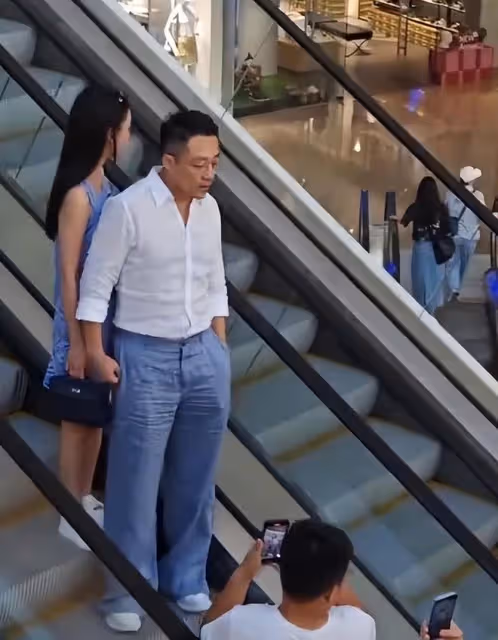 張蘭向小梅說創業經歷,婆媳相互敬酒,一起助力汪小菲做事業