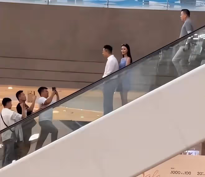 張蘭向小梅說創業經歷,婆媳相互敬酒,一起助力汪小菲做事業