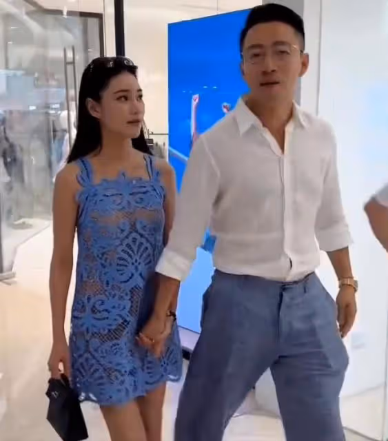 張蘭向小梅說創業經歷,婆媳相互敬酒,一起助力汪小菲做事業