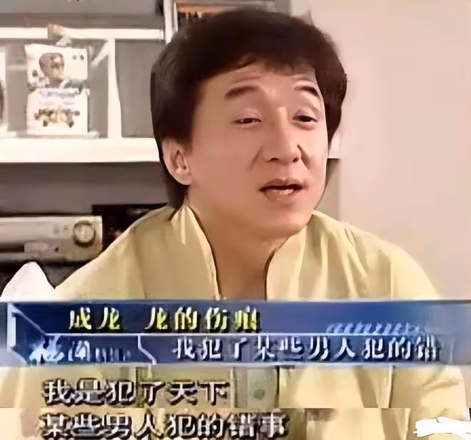 1999年吳綺莉懷孕6個月,為小龍女準備嬰兒鞋,頭戴帽巾做孕婦
