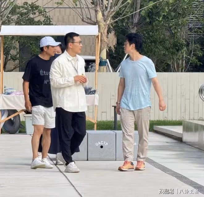 49歲李健喜當爹？孟小蓓半年胖30斤疑懷孕，兩人保持距離零交流