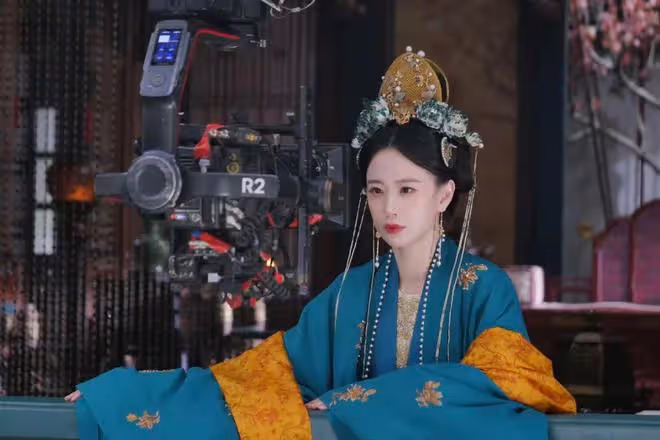 31歲知名女星翻車，評論內涵劉亦菲，曾因耍大牌連累張頌文