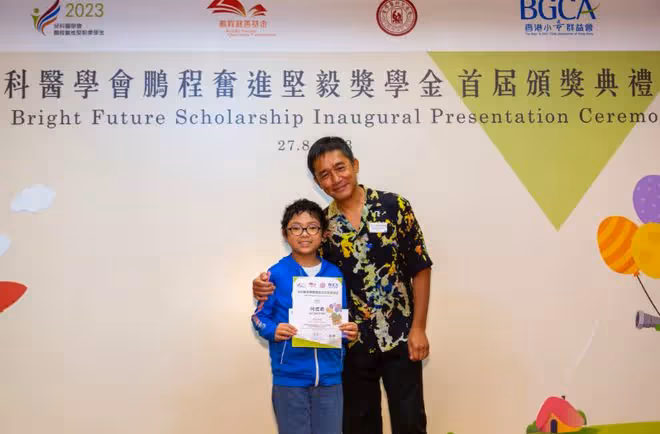61歲梁朝偉:捐3百萬幫兒童,身家10億不生娃,自稱患自閉症
