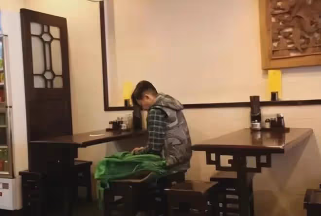 61歲梁朝偉:捐3百萬幫兒童,身家10億不生娃,自稱患自閉症