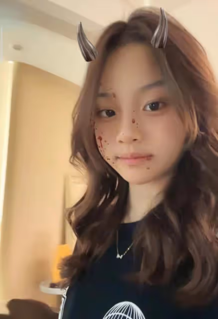 賈乃亮女兒小學畢業,甜馨升級准初中生,不舍同學哭得稀里嘩啦