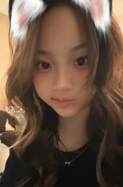 賈乃亮女兒小學畢業,甜馨升級准初中生,不舍同學哭得稀里嘩啦