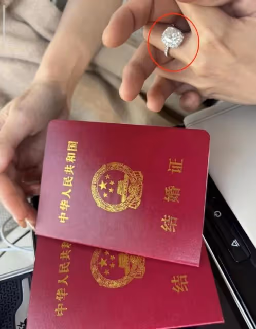 汪小菲43歲生日,與嬌妻一起切蛋糕秀恩愛,馬筱梅投喂婆婆好孝順
