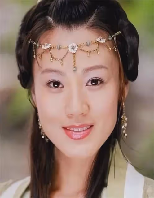 她7歲從天津到香港,是TVB「御用情婦」,演上百部作品卻是二三線