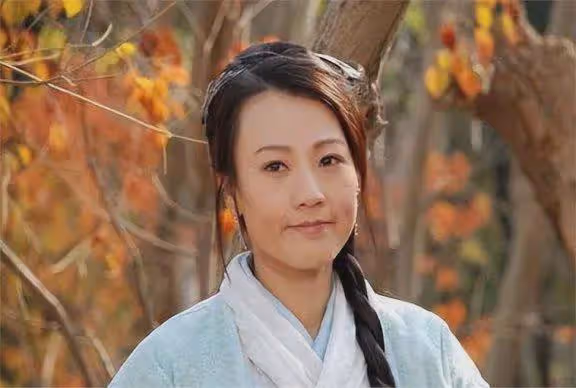 她7歲從天津到香港,是TVB「御用情婦」,演上百部作品卻是二三線