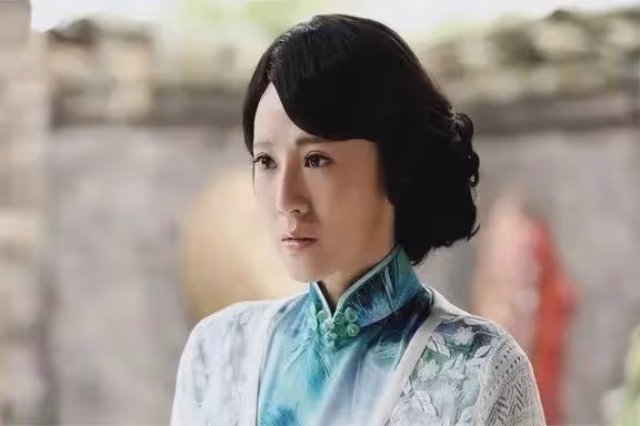 她7歲從天津到香港,是TVB「御用情婦」,演上百部作品卻是二三線