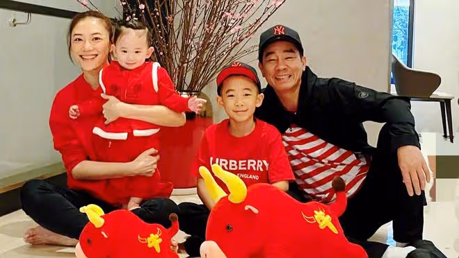 陳小春兒子Jasper小學畢業，國際學校背景揭秘，教育模式引關注