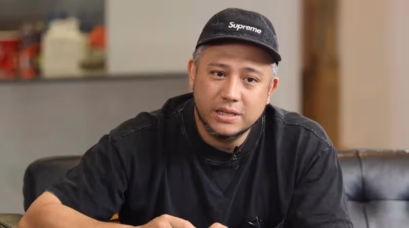 香港男星張致恆因欠租被趕走,一家六口無家可歸,妻子曬恐怖留言