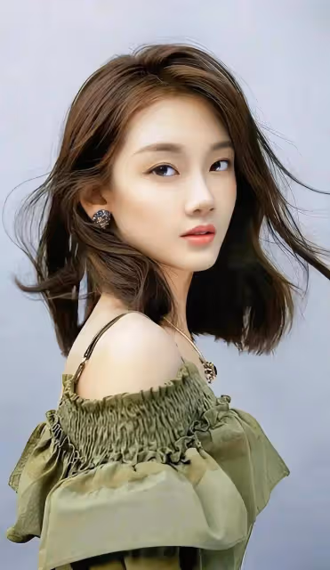 苗苗化身叛逆少女大秀修長美腿！濃妝艷抹身材曼妙太性感
