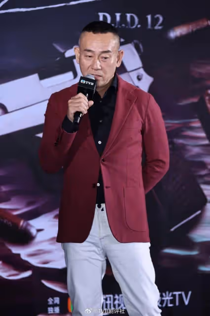TVB男星久違回巢拍戲,大爆劇本拖足三年,視後與視帝再合作感觸哽咽