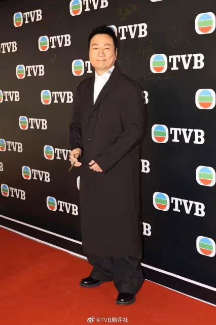 TVB男星久違回巢拍戲,大爆劇本拖足三年,視後與視帝再合作感觸哽咽