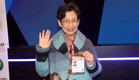 79歲TVB老戲骨曾被記者不禮貌對待,拍大合照被趕走截掉:真沒禮貌