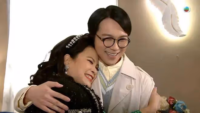 TVB新人加入劇組惹負評,網友批造型難看演技差,連親媽都嫌棄