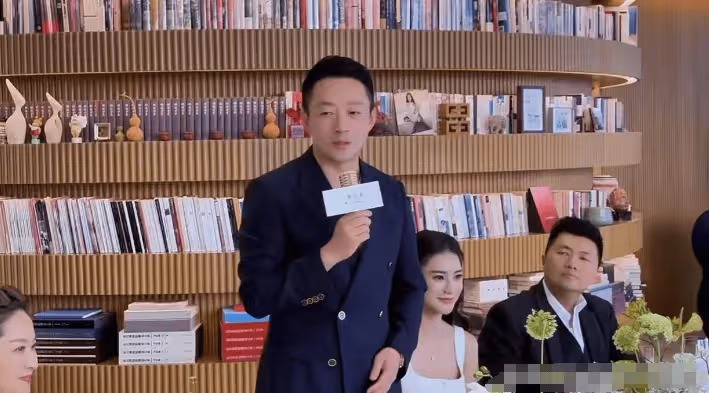 大S再出奇招,暗戳戳地和馬筱梅較量!十年前周邊產品故意流出