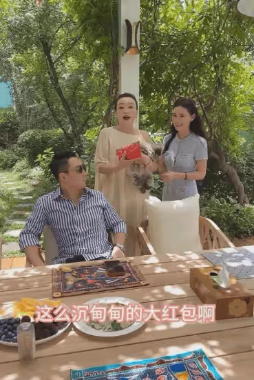 差距大!剛入汪家,大S送30萬包,筱梅僅送萬元紅包,錢還不純粹