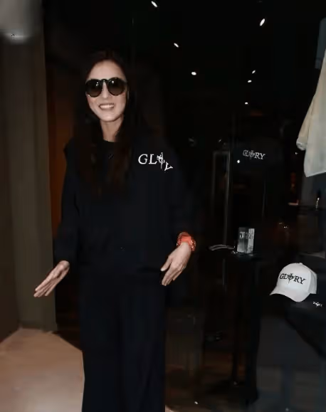 三胎生父是他?張柏芝轉行賣衣服緋聞男友到場,不避嫌貼臉合影