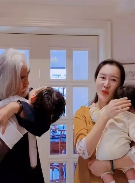 42歲杜星霖生四胎,甘受鋼絲穿乳之苦,她究竟有多愛張紀中?