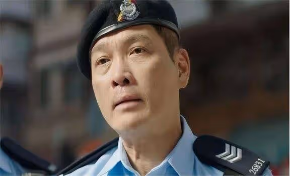 暈倒後不幸離世!TVB老戲骨鄭啟泰遺作開播!出場15分鐘告別熒幕
