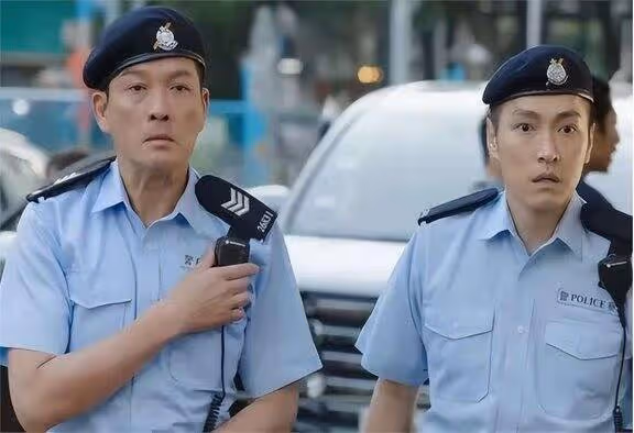 暈倒後不幸離世!TVB老戲骨鄭啟泰遺作開播!出場15分鐘告別熒幕